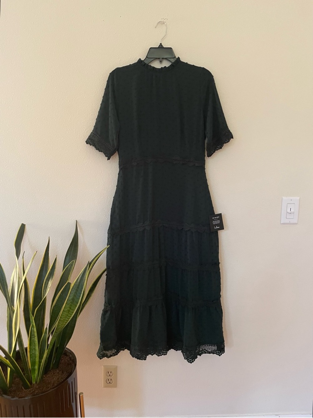 🌷 Lulu's Green Tiered Midi Dress with Lace Accents #63